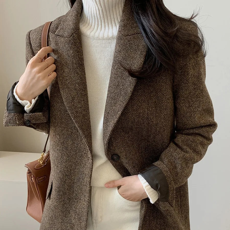 LVSANW 2025 Autumn New Wool Coats Retro Casual Short Shoulder Pad Woolen Commuting British Style Solid