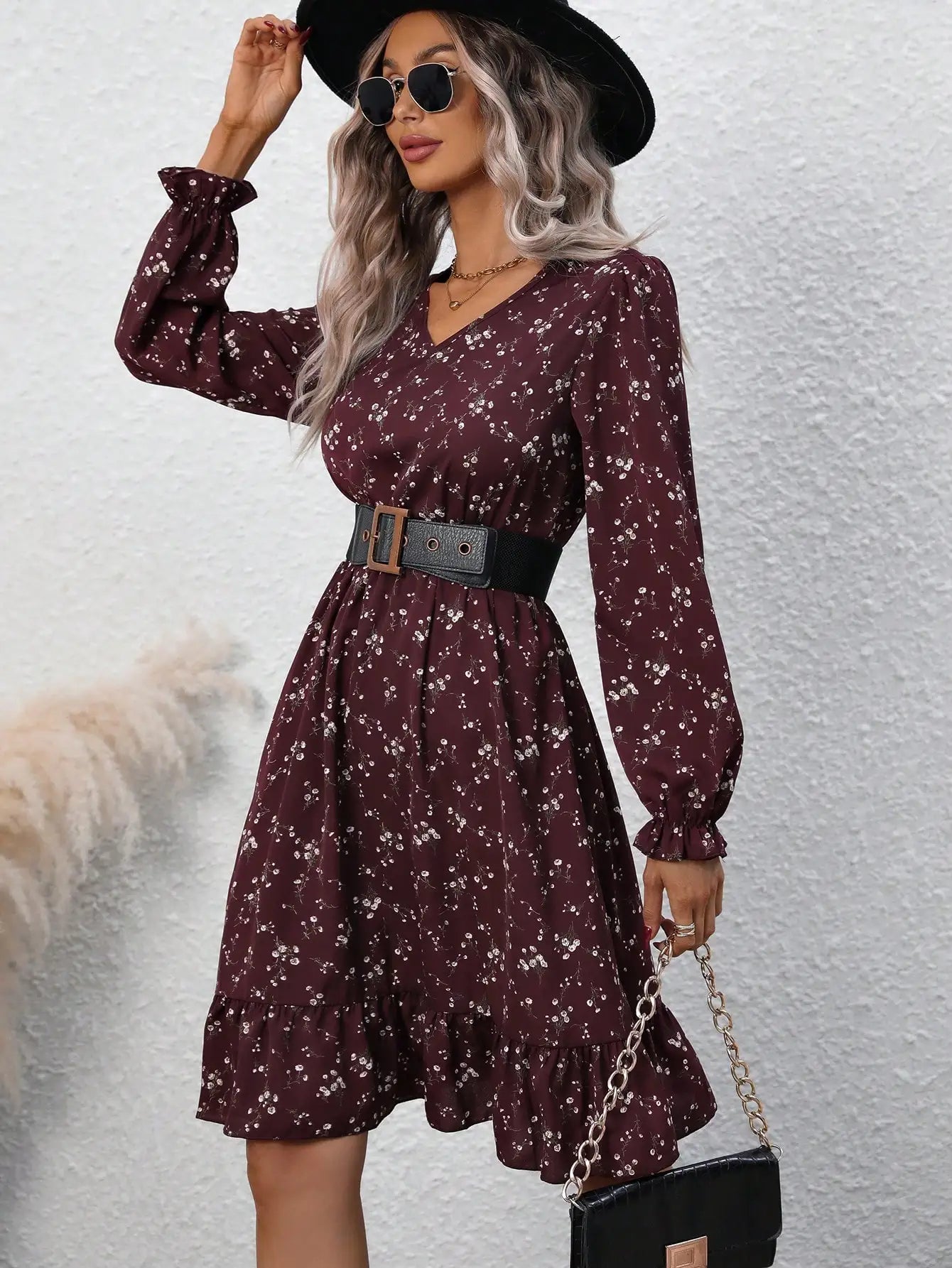 LVSANW 2024 New Design Women's Dress Small V-neck Knee Length Dress Lace Long Sleeves Small Fresh Countryside Style