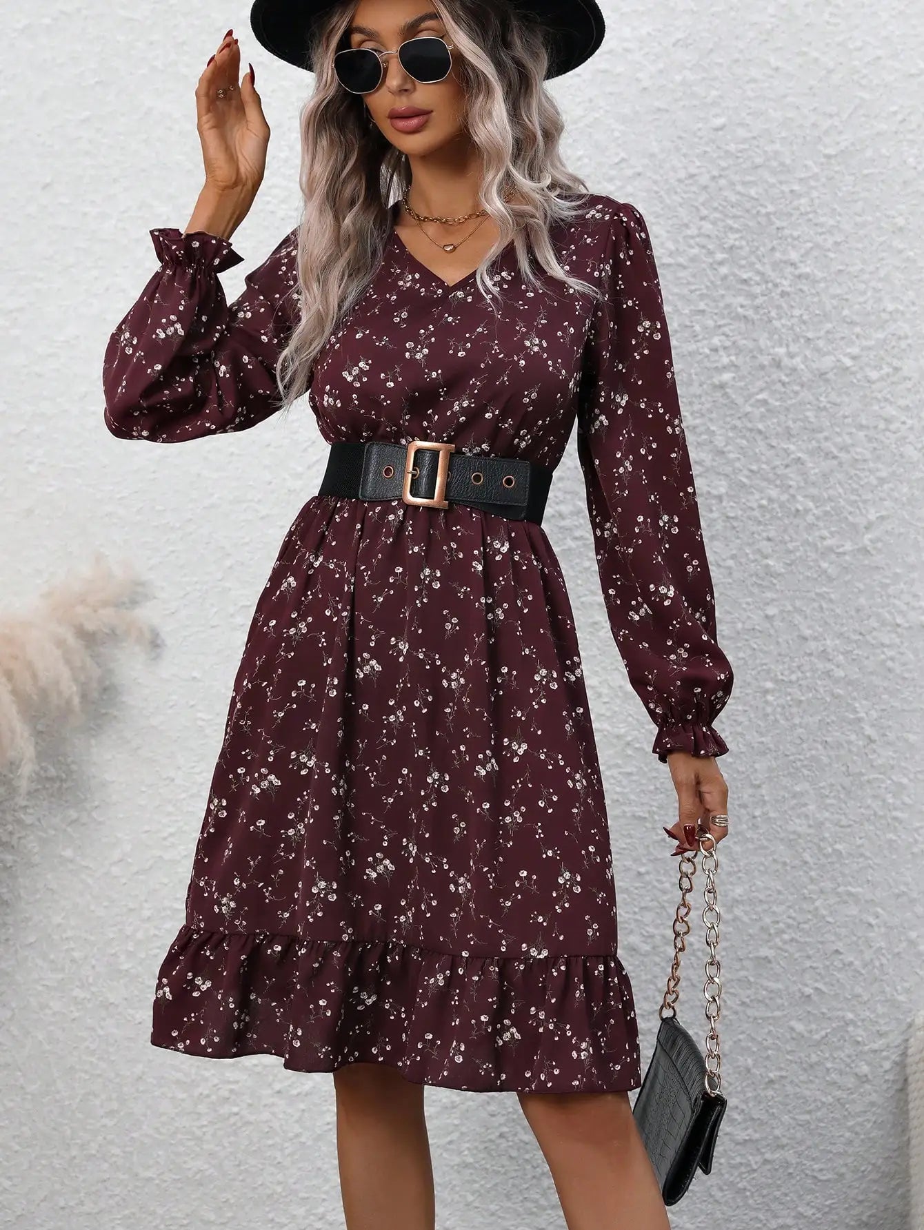 LVSANW 2024 New Design Women's Dress Small V-neck Knee Length Dress Lace Long Sleeves Small Fresh Countryside Style