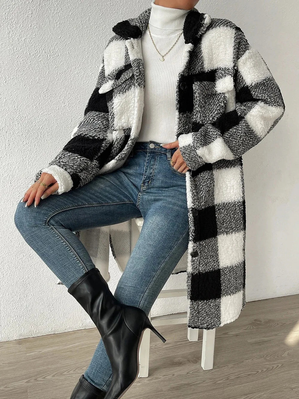 LVSANW 2024 New Winter Pattern Loose Woolen Coat Women Elegant Chic Solid Outerwear Long Overcoat Female Casual Warm Plush Plaid Jacket