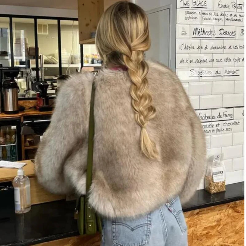 LVSANW Iconic Street Fashion Week Luxury Brand Gardient Cropped Faux Fur Coat Women Winter 2025 Hot Cool Girls Fluffy Short Fur Jacket