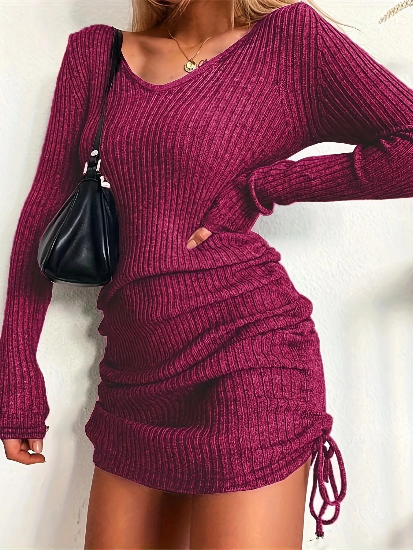 LVSANW Knitted sweater V-neck long-sleeved women's autumn and winter sexy slim-fit ribbed skirt pleated drawstring bottoming skirt