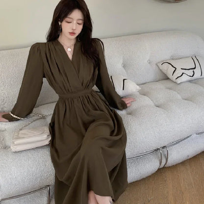 LVSANW New V-Neck Slimming Dress Lightweight Elegant Long Sleeve Solid Color Urban Style Waist-Fitted Slimming Dress For Women