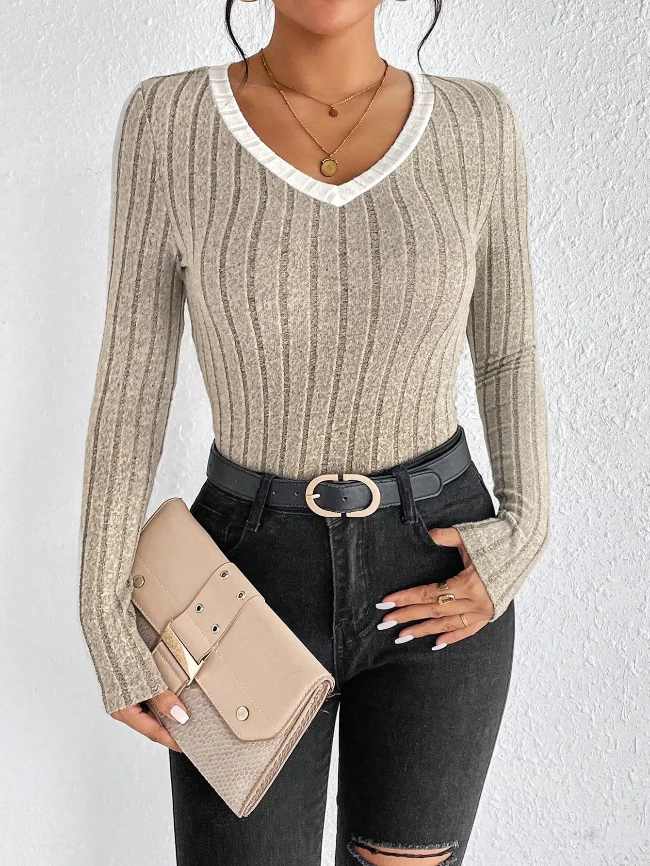 LVSANW Women's Slim Sexy Knit Long Sleeve Top Women's V-Neck Neck Edge Clash Top New Autumn and Winter Women's Casual Pullover